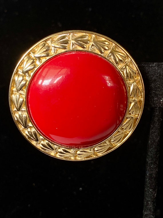 1980s Trifari Large Red and Gold Round Disc Clip-… - image 2