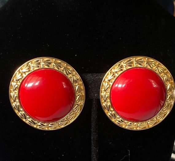 1980s Trifari Large Red and Gold Round Disc Clip-… - image 10