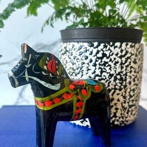 Vintage 4&quot; Black Wooden Swedish Dala Horse – Hand Carved & Painted Folk Art Figurine – Traditional Scandinavian Collectible