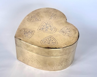 Vintage Lidded Heart Solid Brass Box – Etched Leaf Design | Mid Century Brass Trinket or Jewelry Keepsake Box