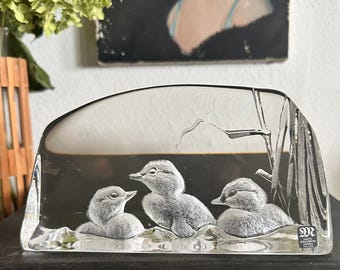 Vintage Mats Jonasson Ducklings Sculpture – Swedish Crystal Art Glass Paperweight