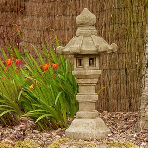 Large Chinese Traditional pagoda Garden light decor Concrete pagoda statue Japanese lantern Chinese lantern Concrete statue Mini zen garden