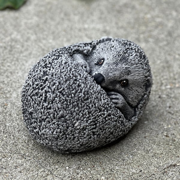 Outdoor hedgehog figurine Concrete urchin sculpturer Stone animal decor Cement garden and home statue Lawn ornament Hedgehog lover gift
