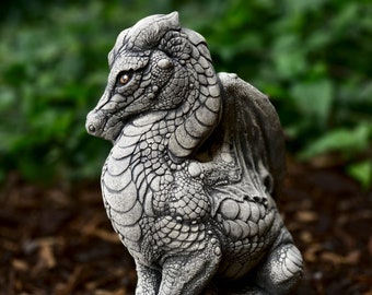Realistische Drachenskulptur Betondrache Statue Gartendrache Ornament Wächter Drache Figur Großer geflügelter Drache Mythisches Dekor