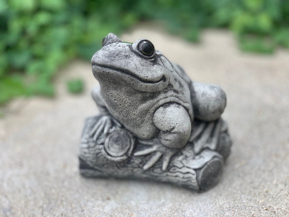 Stone Frog Statue Concrete Sitting Frog Sculpture Outdoor Animal Figurine Cement  Garden Decor Lawn Ornament Backyard Decoration Lovely Gift 