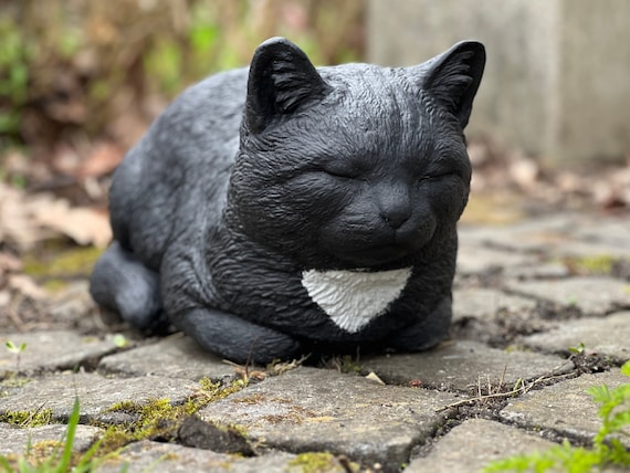 Black and white cat statue deals