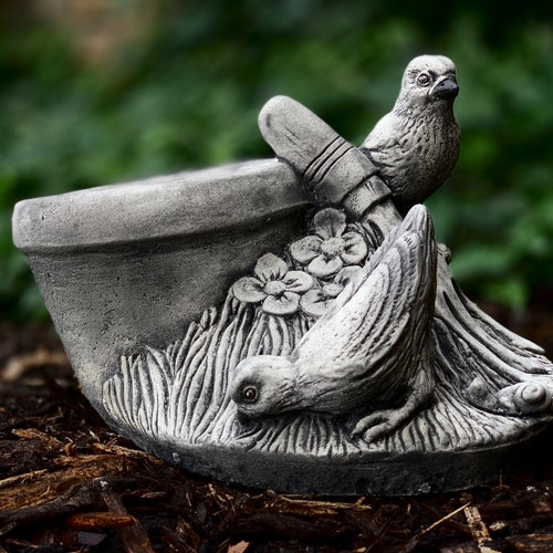 Cement bird planter Lovely garden plant shops pot Stone bird figure Concrete bird ornament Unique basket for flowers Outdoor planter pot gift