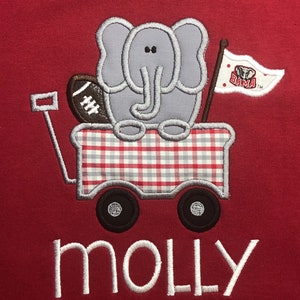 Elefant im T-Shirt oder Body! Perfekt für die College und Uni Football Saison! Kann personalisiert werden!