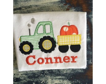 ¡Tractor tirando de una camisa o traje de calabaza para Acción de Gracias o Otoño! ¡Se puede personalizar!
