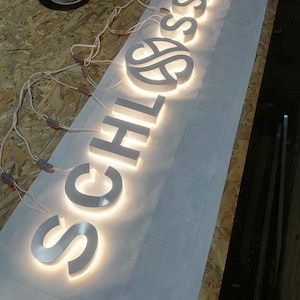 Letrero con logotipo LED personalizado: letras de metal cepillado con iluminación acrílica invertida, letrero personalizado de metal y acrílico, regalo, logotipo de metal 3D
