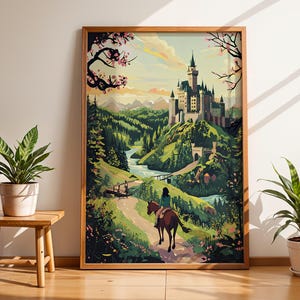 Puede incluir: Una impresión artística enmarcada representa un castillo en una colina, con una persona montando a caballo por un camino. La obra presenta un río, árboles y montañas, con una paleta de colores de verdes, marrones y azules. La impresión está en un marco de madera.