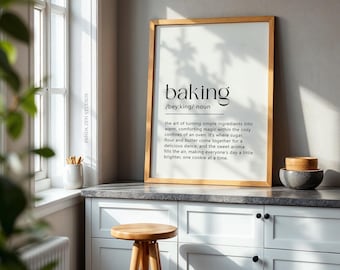 Könnte beinhalten: Ein schwarz-weißer druckbarer Wandkunstdruck mit dem Wort "baking" definiert als "die Kunst, einfache Zutaten in warme, tröstliche Magie innerhalb der gemütlichen Grenzen eines Ofens zu verwandeln. Hier kommen Zucker, Mehl und Butter zusammen für einen köstlichen Tanz, und das süße Aroma erfüllt die Luft und macht den Tag aller ein bisschen heller, ein Keks nach dem anderen."