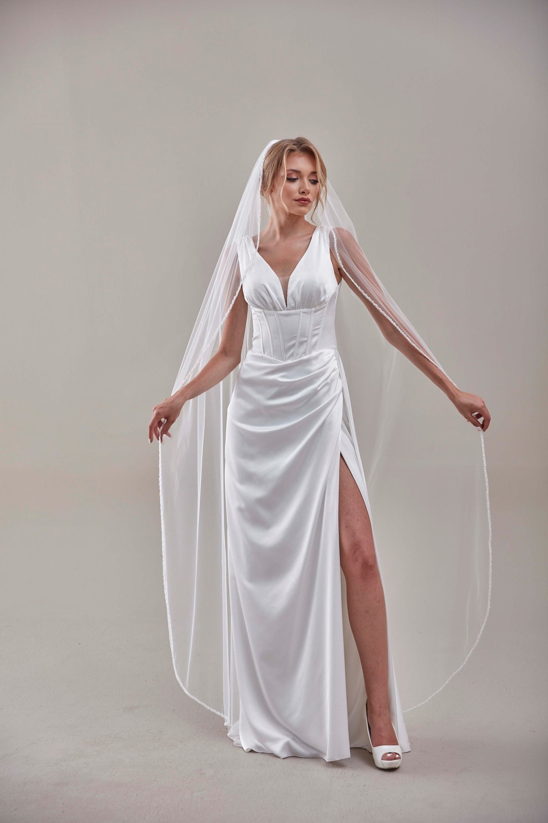 Velo de novia con cuentas de cristal y perlas en el borde, velo de