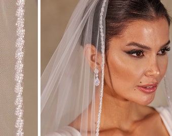 Elegant Crystal Knot Beaded Edge Wedding Veil - Handcrafted Bridal Accessory- D250