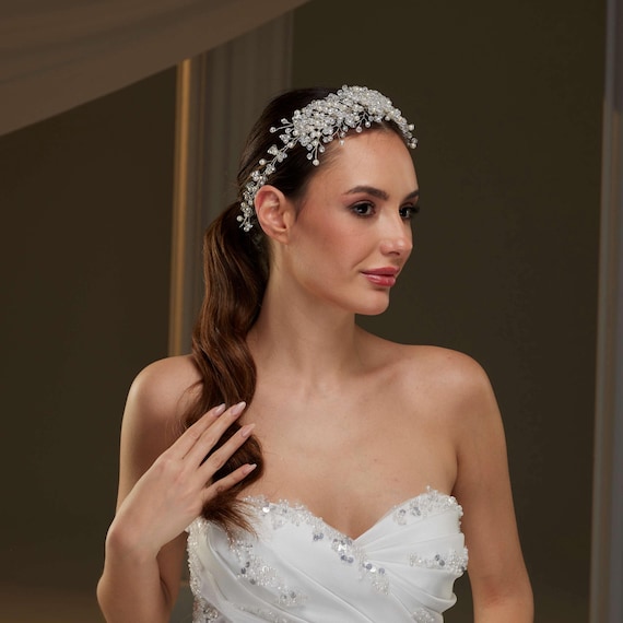 Elegantes joyas para el cabello de novia con perlas: elegantes