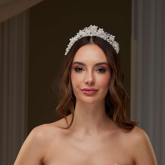 Pearl and Crystal Bridal Tiara -wedding Hair Jewelry  display picture 2