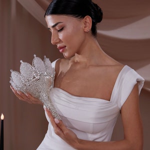 Elegant Quinceañera & Wedding Bouquet Holder – Rhinestone & Crystal Hand Bouquet