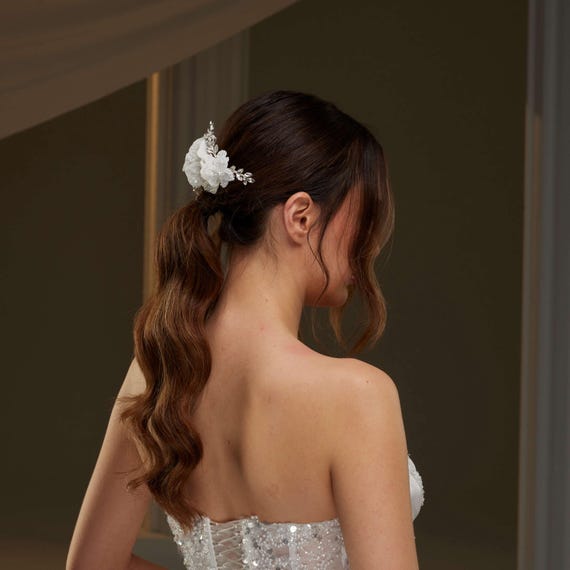 Fermaglio per capelli con pettine di loto, fermaglio, fiore da damigella d'onore dorato, matrimonio, sposa, gioiello per capelli dorato, accessorio per capelli romantico, minimalista - Italia