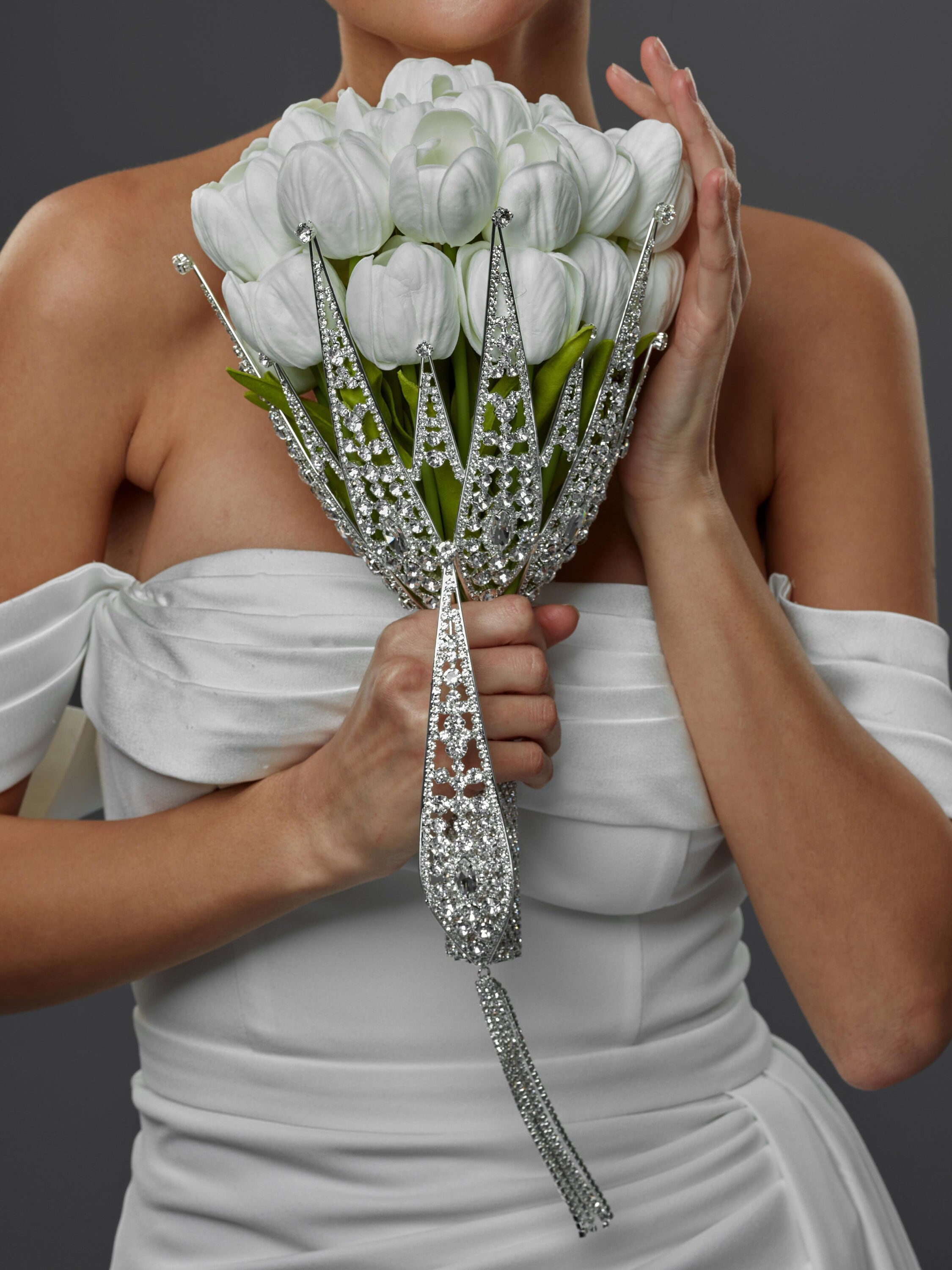 FYSTORE Bouquet Holders for Weddings Flowers Bridal Bouquets Elegant Pearl  Bride Flower Wedding Bouquet Handmade Crystal Ribbon Bouquet Holder 7 inch