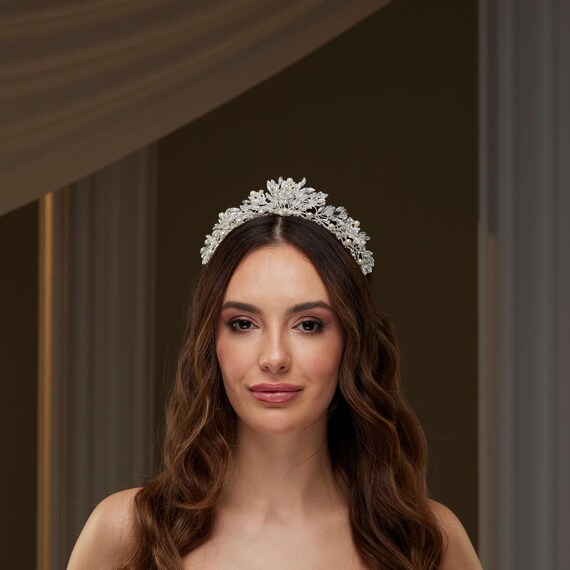 Crystal & Pearl Wedding Tiara -wedding Hair Jewelry- Elegant  display picture 3