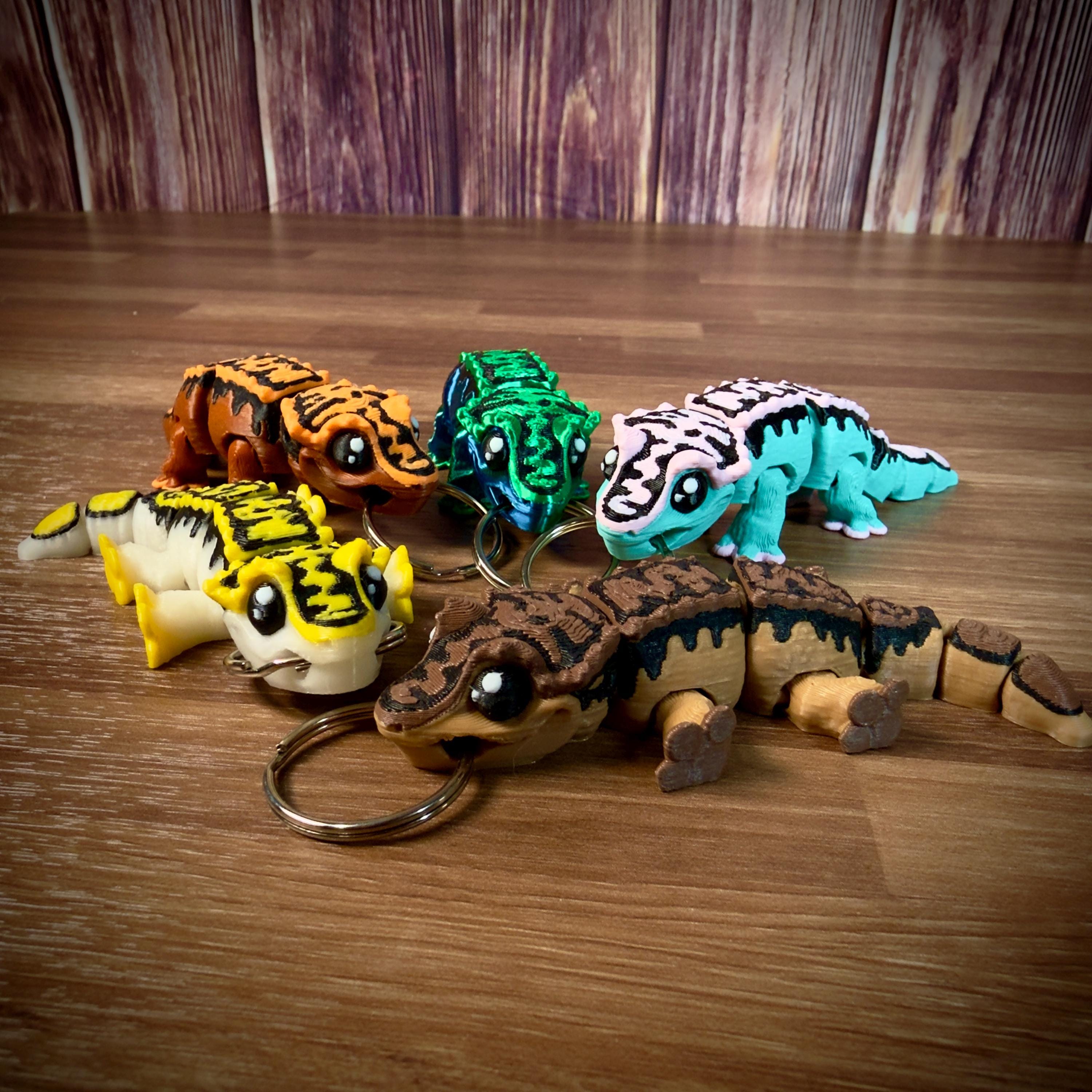 Mini Crested Gecko Keychain - Articulated Mini Creatures! True to