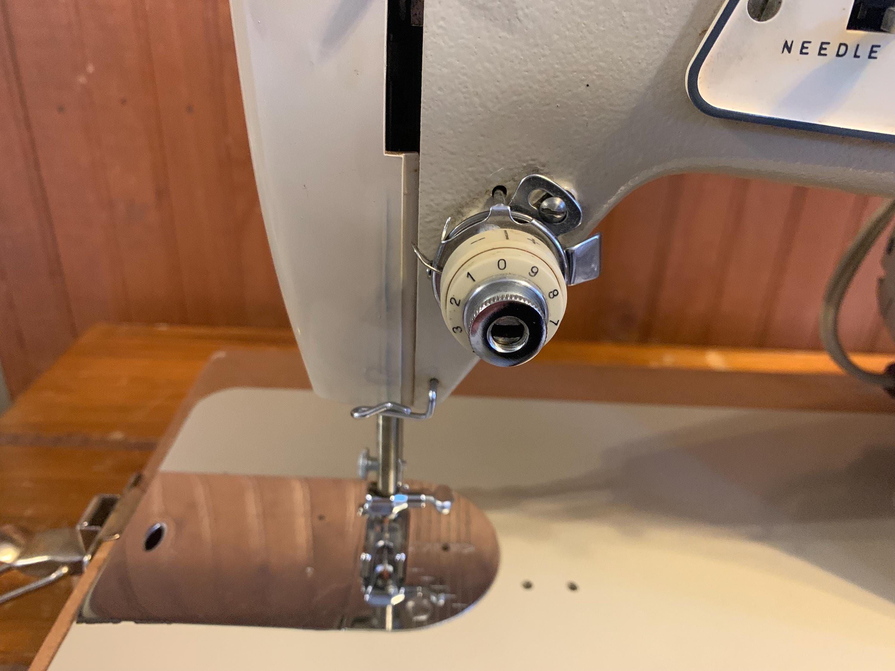 Vintage Singer Fashion Mate 237 Sewing Machine: Heavy Duty, Zigzag