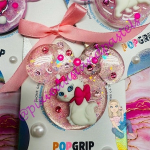 ¡Soporte para teléfono de Marie "Dulce, Atrevida y Esnob" de Los Aristogatos! ¡Soporte para teléfono Lady Pop! Porta credenciales de la linda gatita