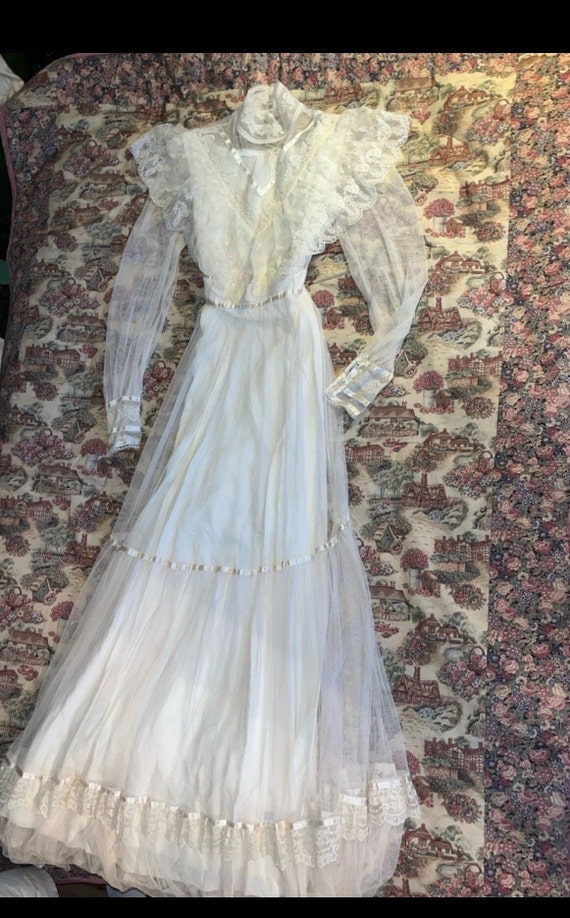vintage victorian style prairie wedding dress