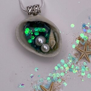 Natural Seashell Necklace, Resin Ocean Scene, Shell Pendant, Beach Wedding, Ocean Jewelry