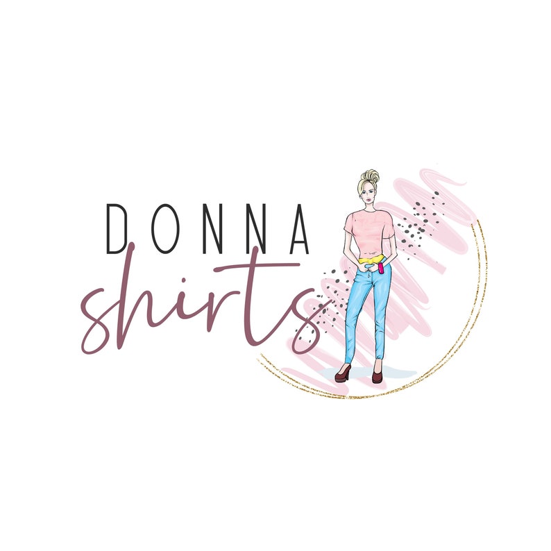 Op de afbeelding: Logo voor "DONNA shirts" met een mode-illustratie van een vrouw in een roze top en een blauwe jeans. Het logo bevat de merknaam in zwart en de cursieve tekst "shirts" in mauve.