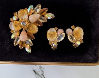Conjunto de broche y pendientes de cristal con diamantes de imitación, citrino ámbar y ámbar de Juliana Delizza & Elster.