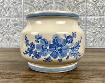 Grand Millennial Planter, FTD Indoor Decor, Cream and Blue Round Floral Planter, Hand Painted Flowers, 80s Country Cottage, Farmhouse Style