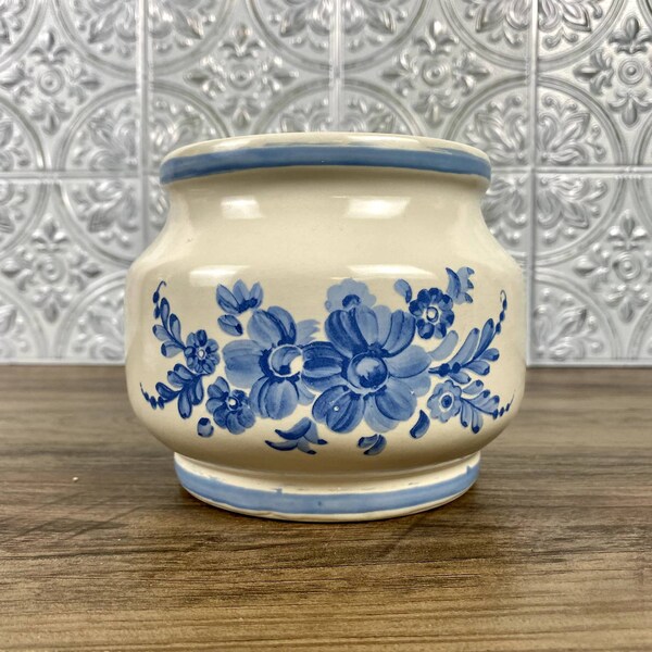 Grand Millennial Planter, FTD Indoor Decor, Cream and Blue Round Floral Planter, Hand Painted Flowers, 80s Country Cottage, Farmhouse Style