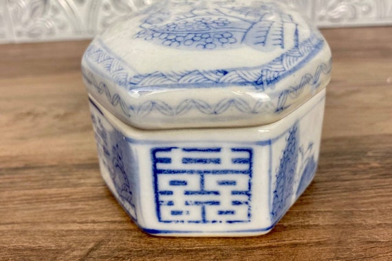 Blue and White Dresser Box, Vintage Chinese Porce… - image 5