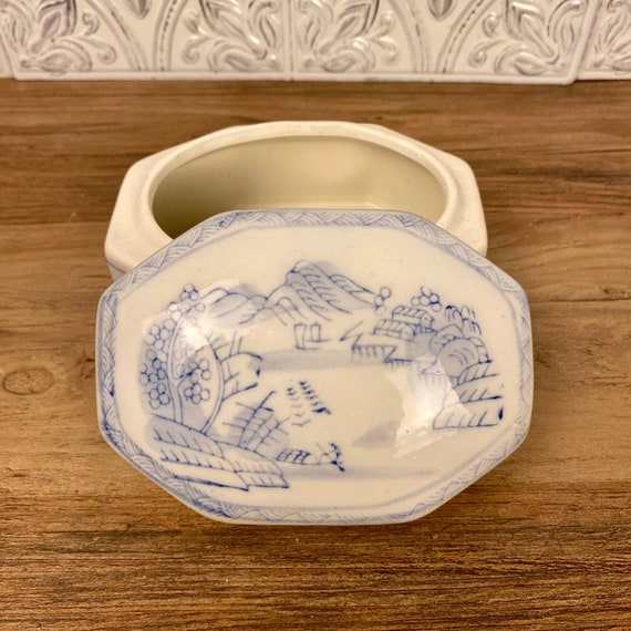 Blue and White Dresser Box, Vintage Chinese Porce… - image 1