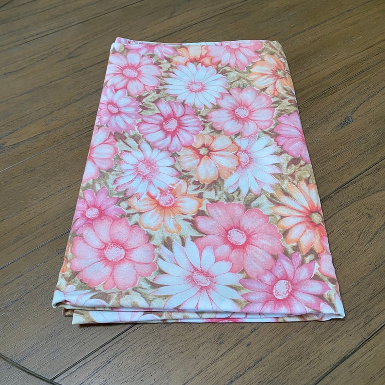 70s Mod Floral Full Flat Sheet, Cannon Monticello, Flower Power Sheets