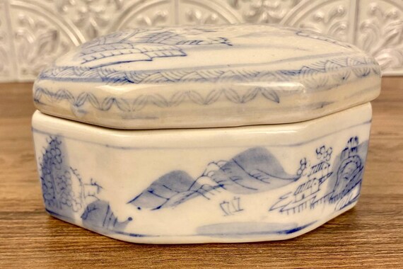 Blue and White Dresser Box, Vintage Chinese Porce… - image 2