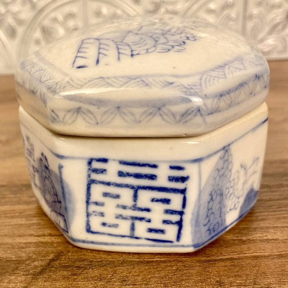 Blue and White Dresser Box, Vintage Chinese Porce… - image 3