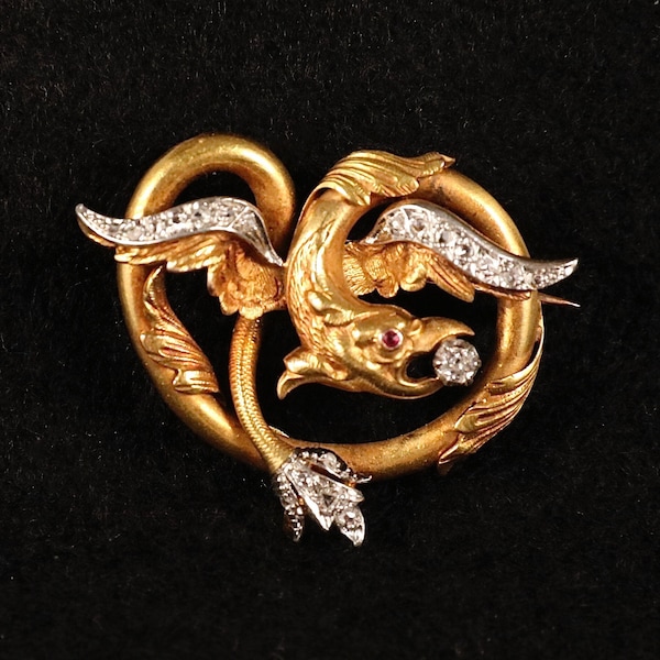 French Art Nouveau Old Mind Cut Diamond 18 Karat Gold Winged Griffin / Dragon Antique Brooch