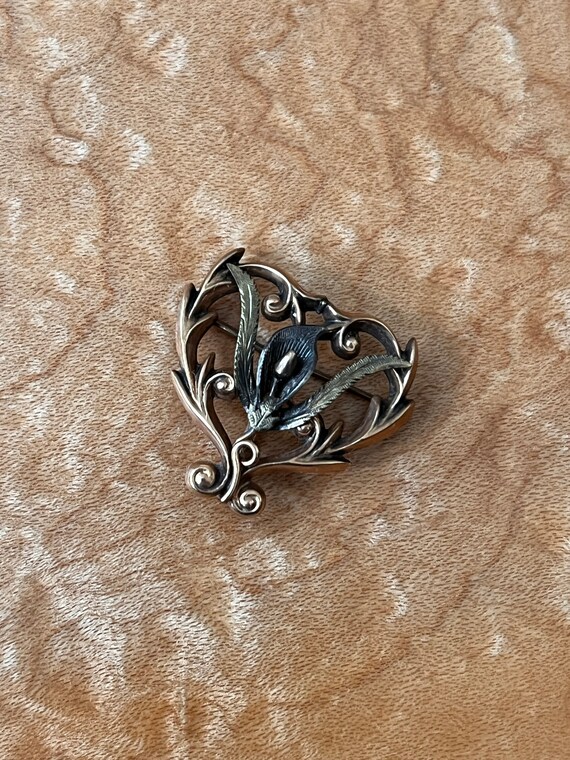 Art Nouveau 14k Gold Floral Brooch - image 3