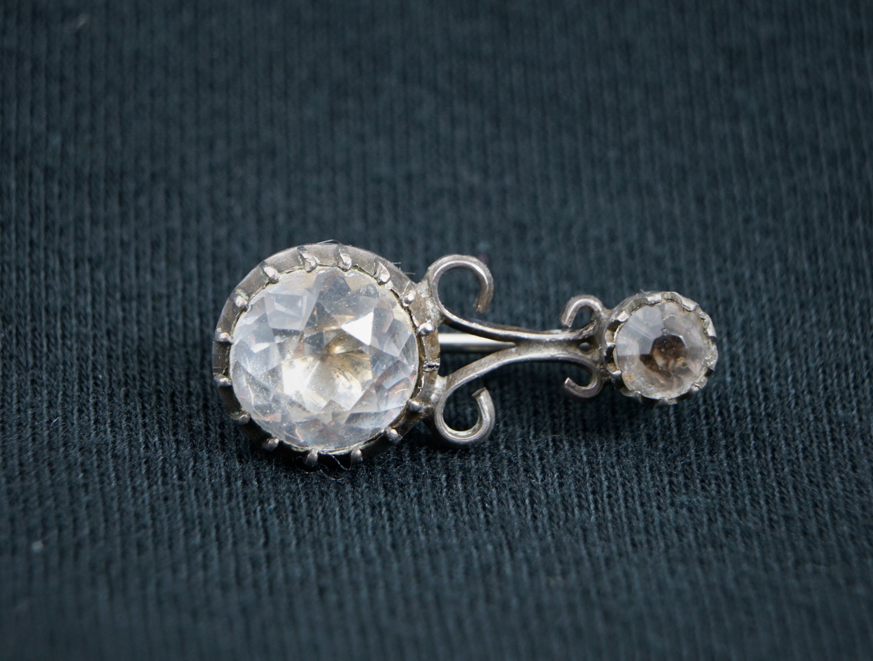 ジョージアン　ブラックドットペースト　ブローチ ジョージアン ブラックドットペースト ブローチ – Amelie Antique