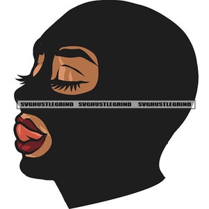 Puede incluir: Un pasamontañas negro con la cara de una mujer asomando por la parte inferior. La mujer tiene la piel morena, los ojos cerrados y los labios rojos. El texto "SVGHUSTLEGRIND" se repite tres veces en la parte inferior de la imagen.