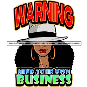 Puede incluir: Una ilustración en blanco y negro de una mujer con un sombrero fedora blanco con una banda negra. Tiene labios rojos y grandes pendientes de aro dorados. El texto "WARNING MIND YOUR OWN BUSINESS" está escrito en letras de colores debajo de la mujer.