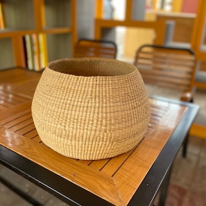 Round floor basket , Round Basket, Storage & Laundry Hamper , Handwove Natural Coiled Seagrass Basket , Wicker Basket