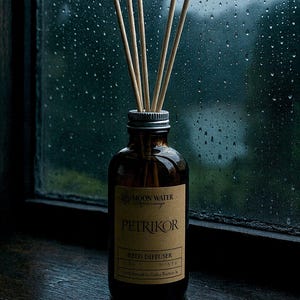 Petrichor - The Smell Of Rain | REED DIFFUSER | Moss Oak Cement | Rainwater | Hippie  Earthy | Real Rain Scent | Outdoors |Room Spray Candle