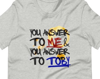 Tú respondes ante mí y respondes ante Toby - Camiseta de fan de West Wing