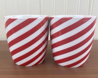 Juego de 2 tazas navideñas de Starbucks: Tazas de colección con rayas rojas y blancas.