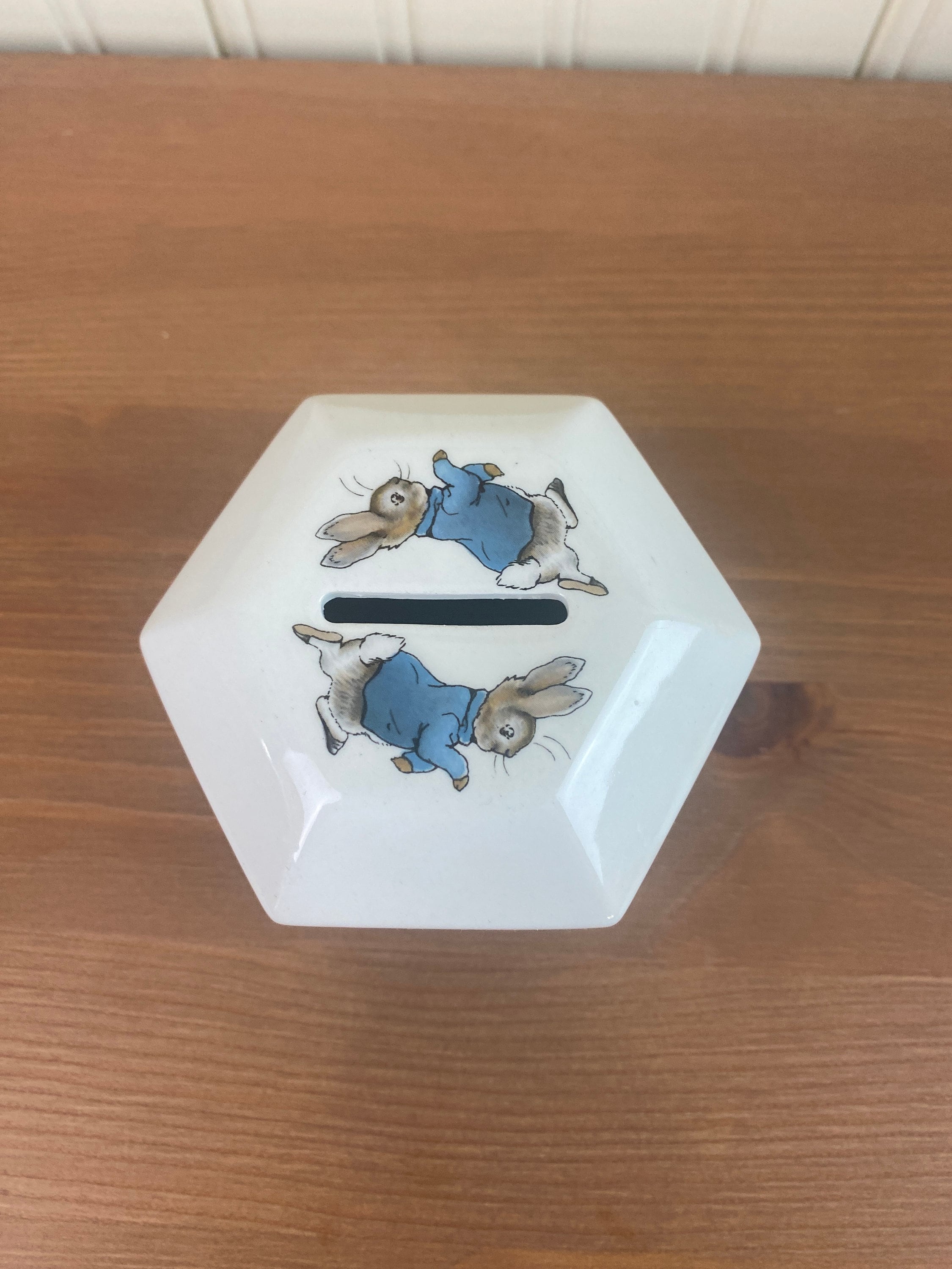 ウェッジウッド ピーターラビットの六角形貯金箱 ウェッジウッド ピーターラビットの六角形貯金箱 ウエッジウッド
