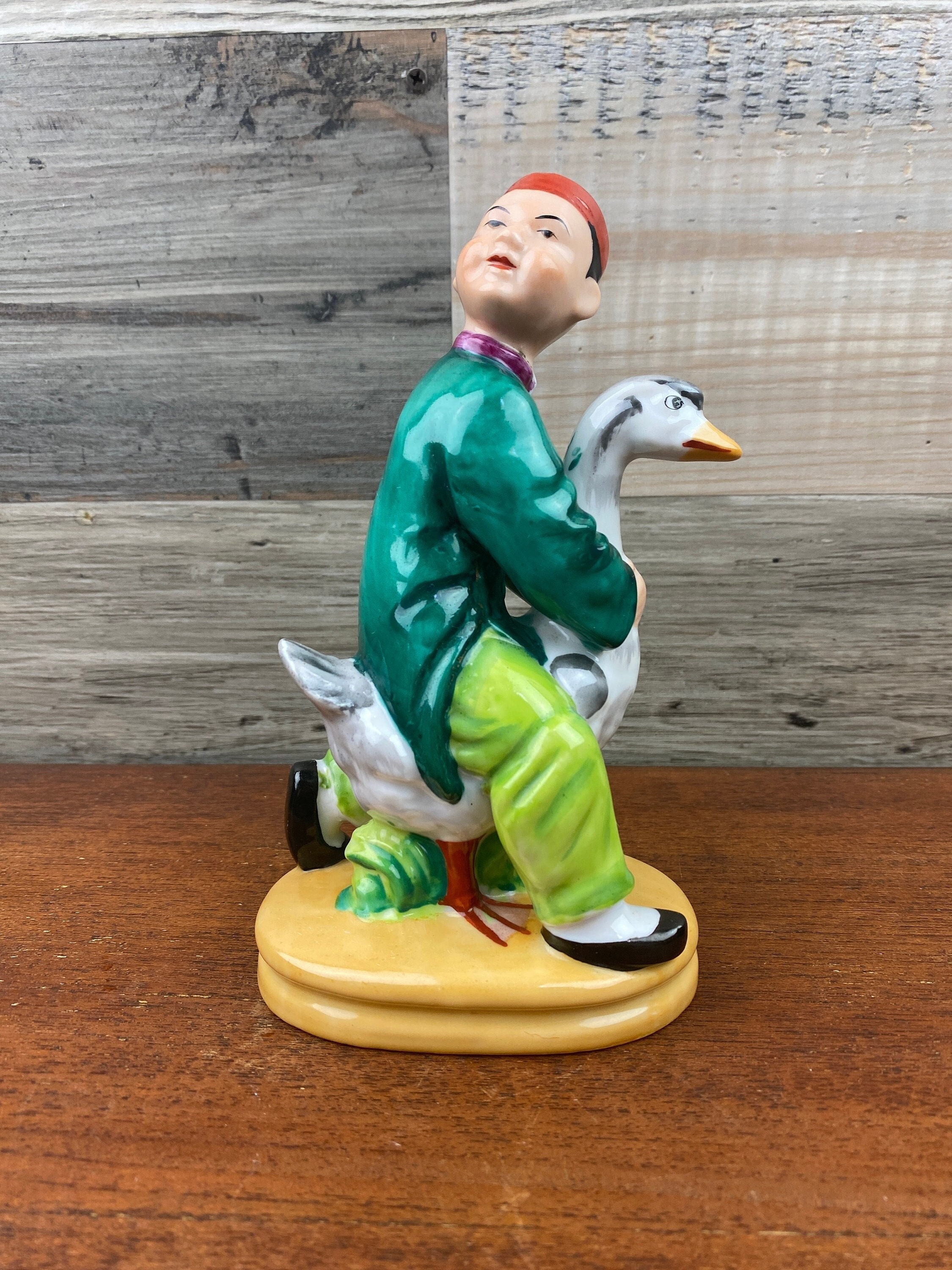 Ricardo Figurin 少年と傘の置物 Japanese Hand Painted Figurine of a Boy Riding on a Goose
