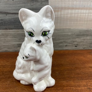 Vintage Mother Cat With Kitten In Mouth Ceramic Planter, Cat Planter